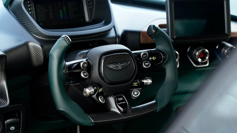 Η Aston Martin μας σύστησε τον «Βίκτωρα» 